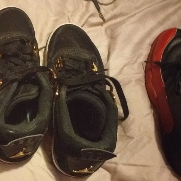 Sneakers and a pair of ugz - Picture 2 of 6